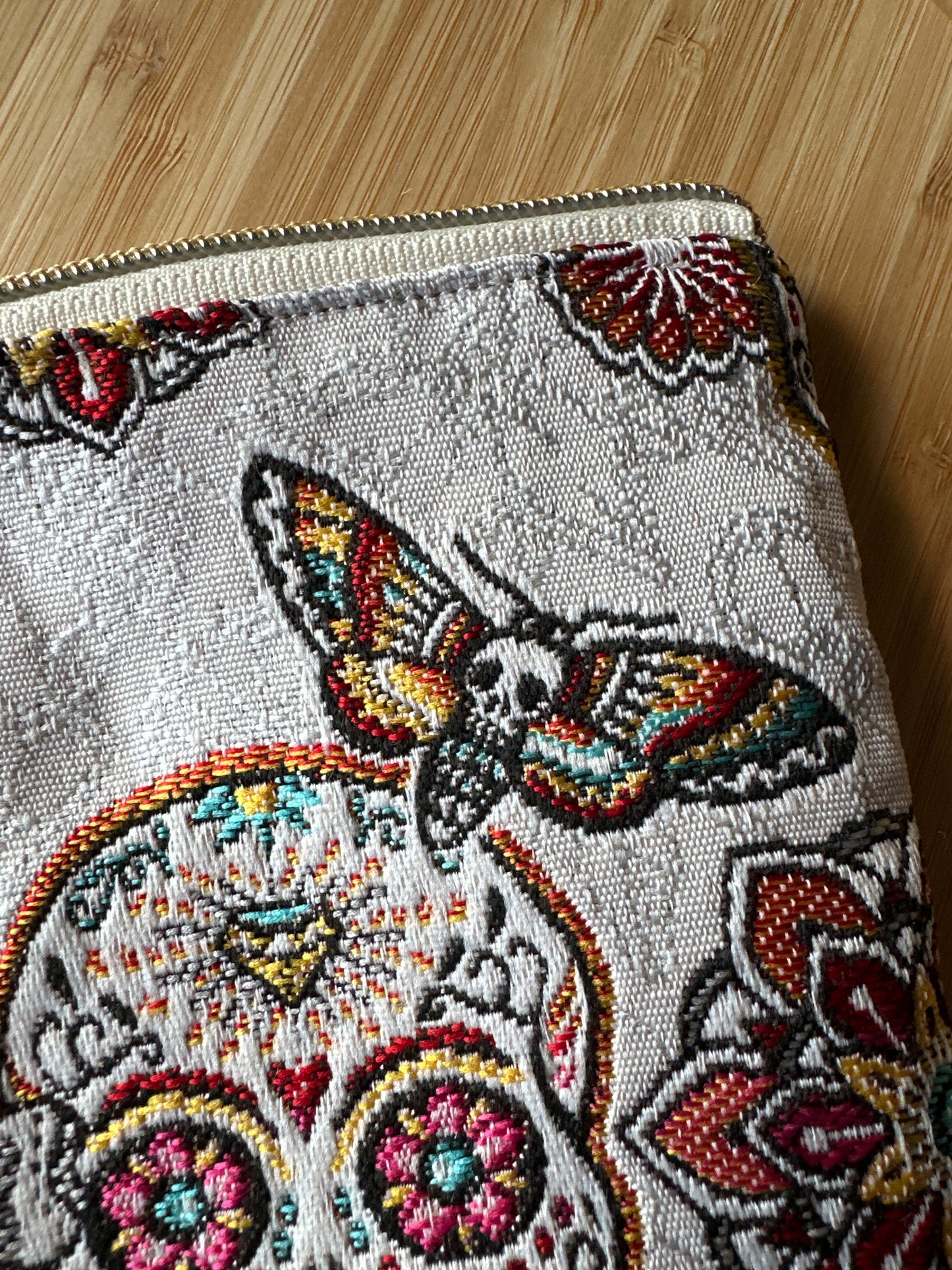 Pochette Cristobal fond blanc