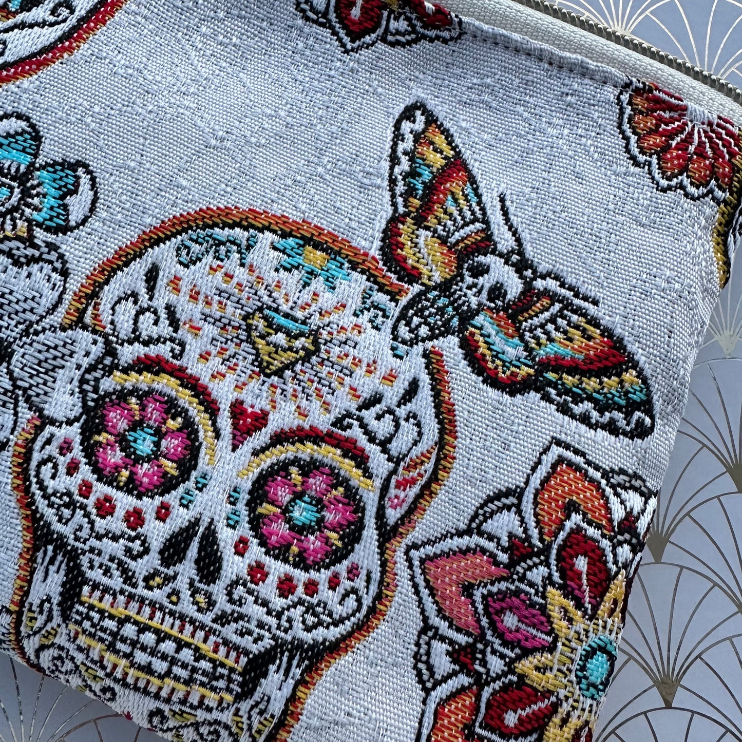 Pochette Cristobal fond blanc