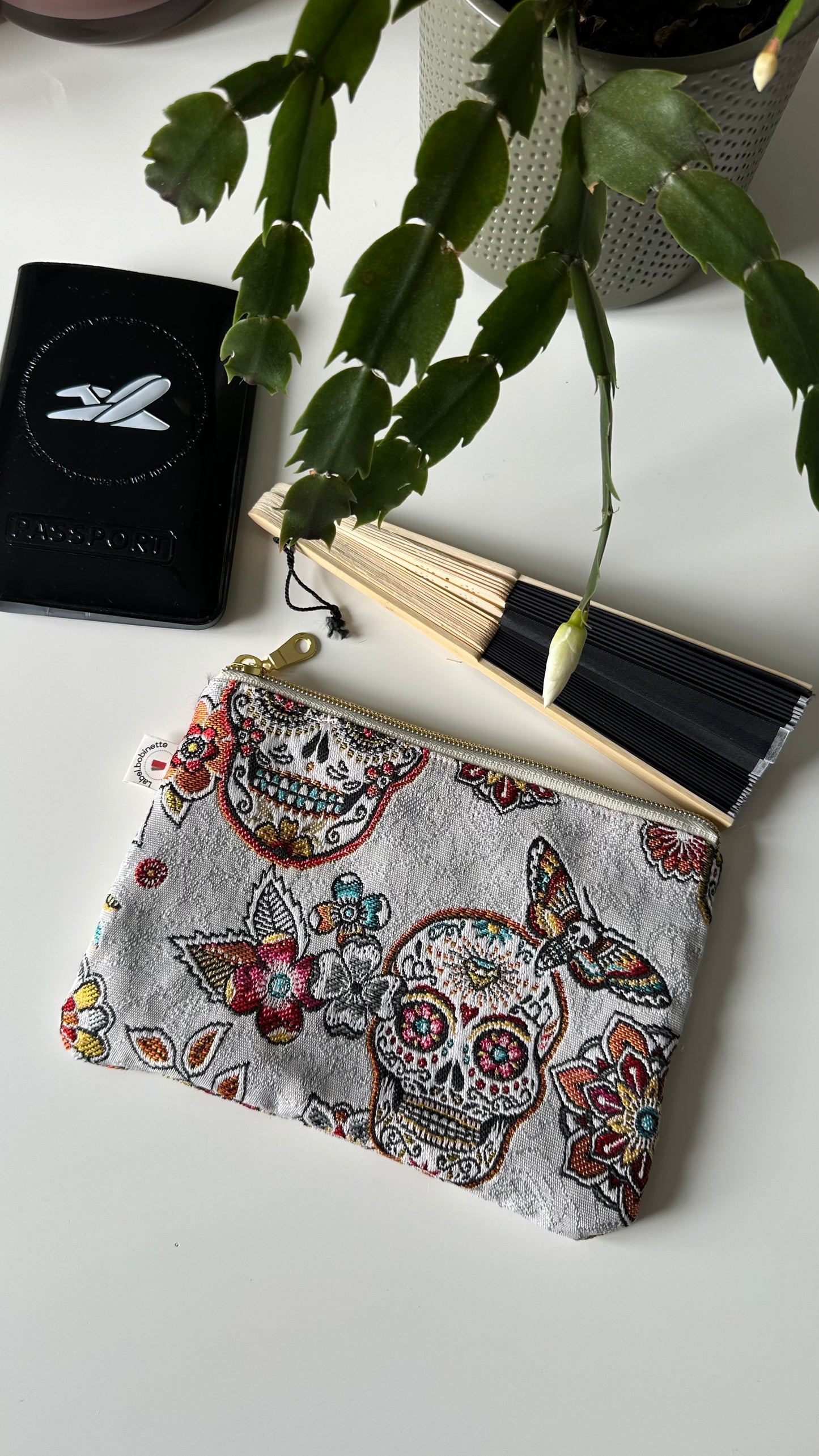 Pochette Cristobal fond blanc