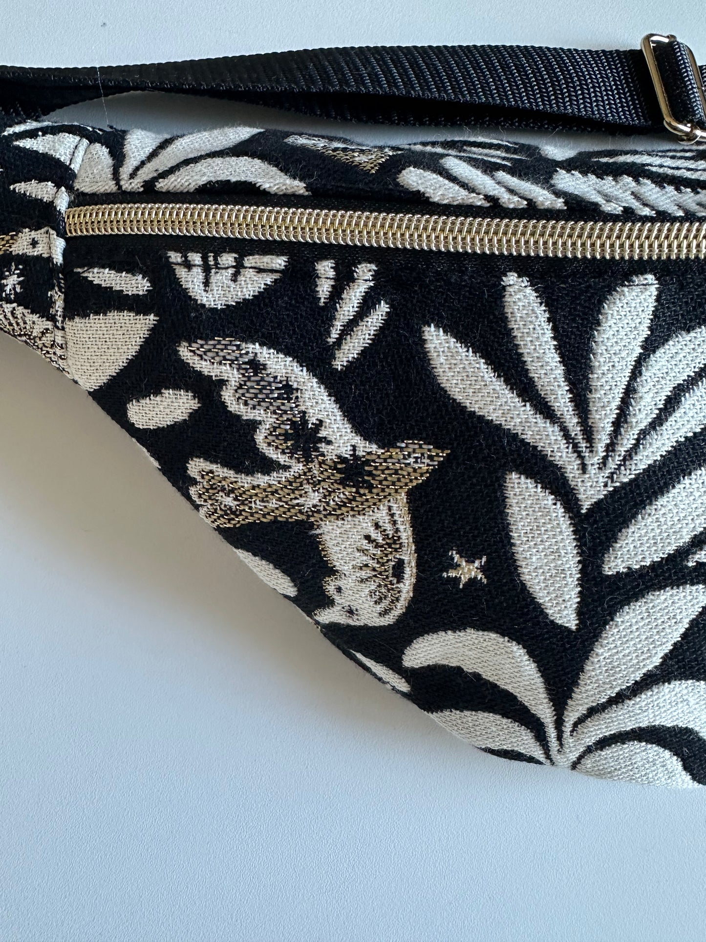 Sac banane M Mystic fond Noir (oiseau)