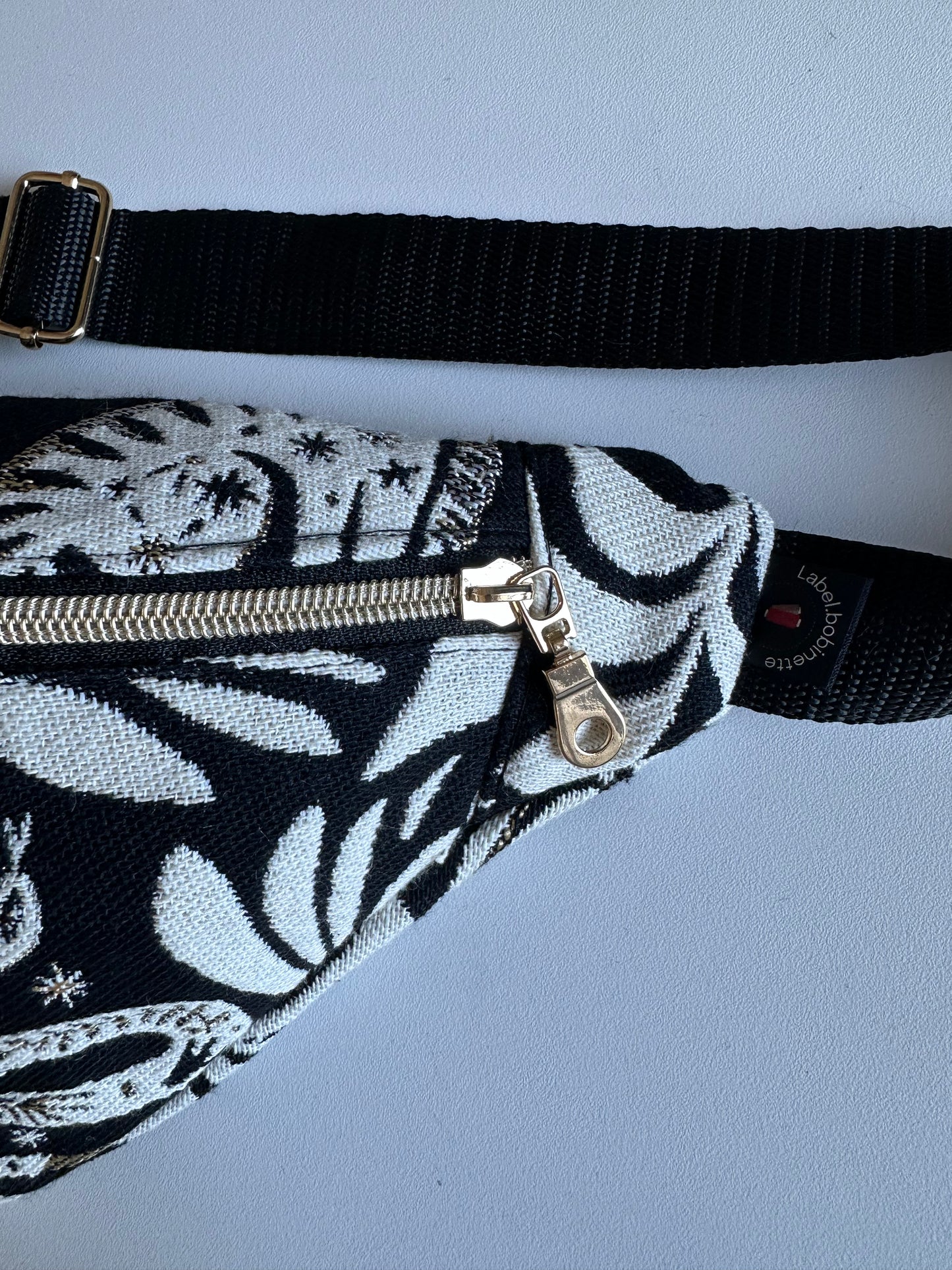 Sac banane M Mystic fond Noir (oiseau)
