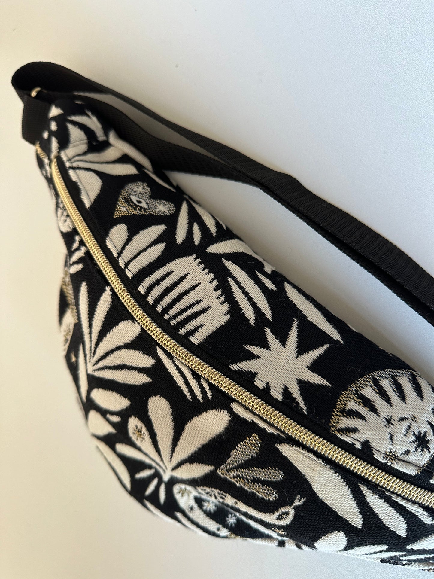 Sac banane M Mystic fond Noir (oiseau)