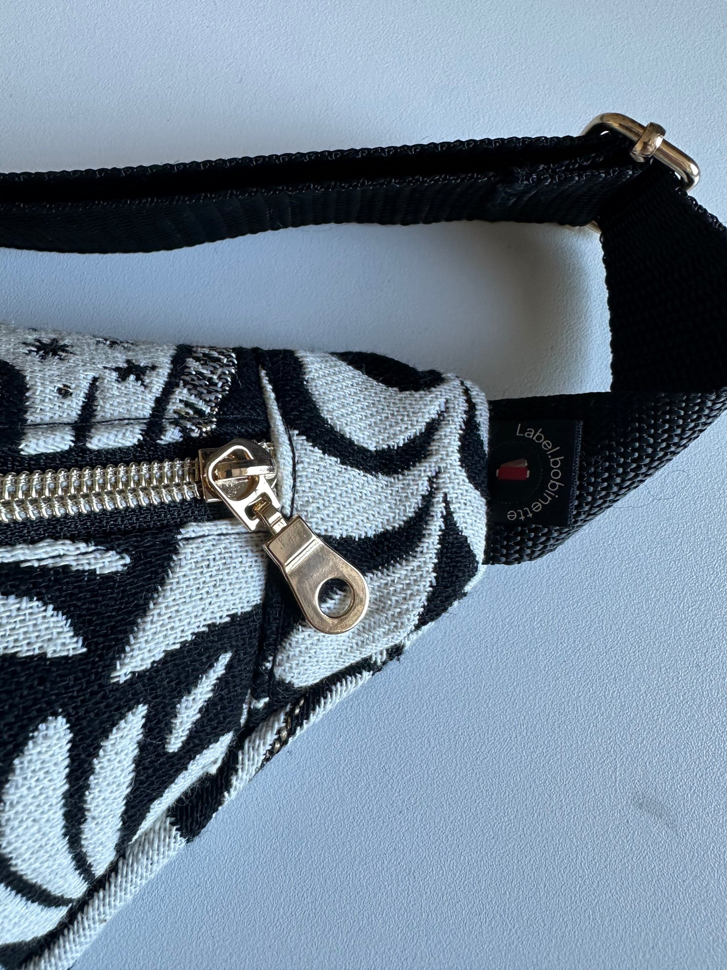 Sac banane M Mystic fond Noir (oiseau)