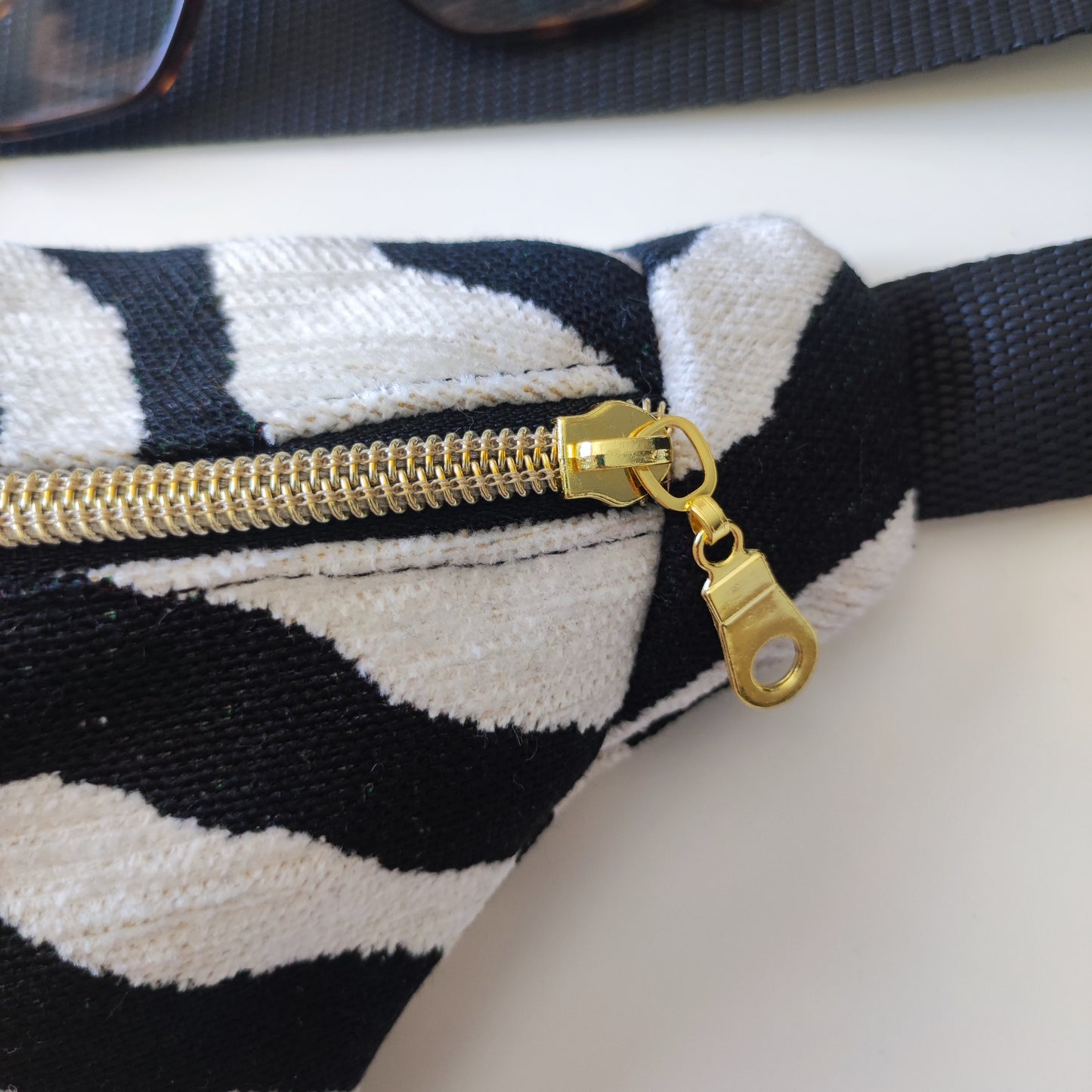 Sac Banane M zèbre noir et blanc.