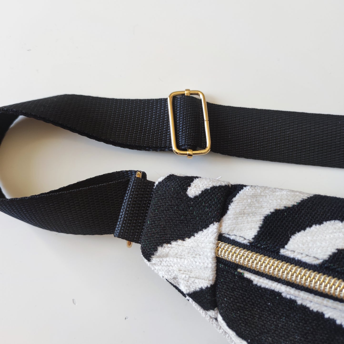 Sac Banane M zèbre noir et blanc.