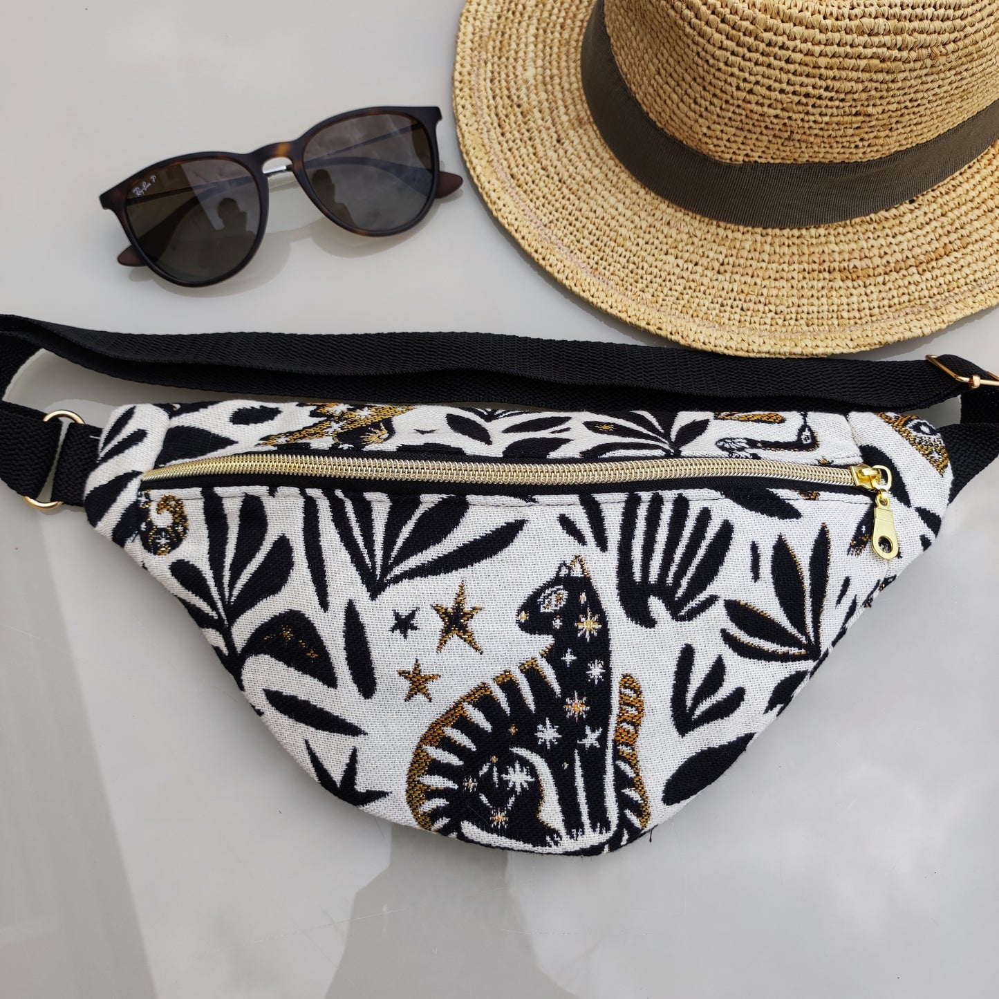 Sac Banane Mystic fond blanc sangle Noire