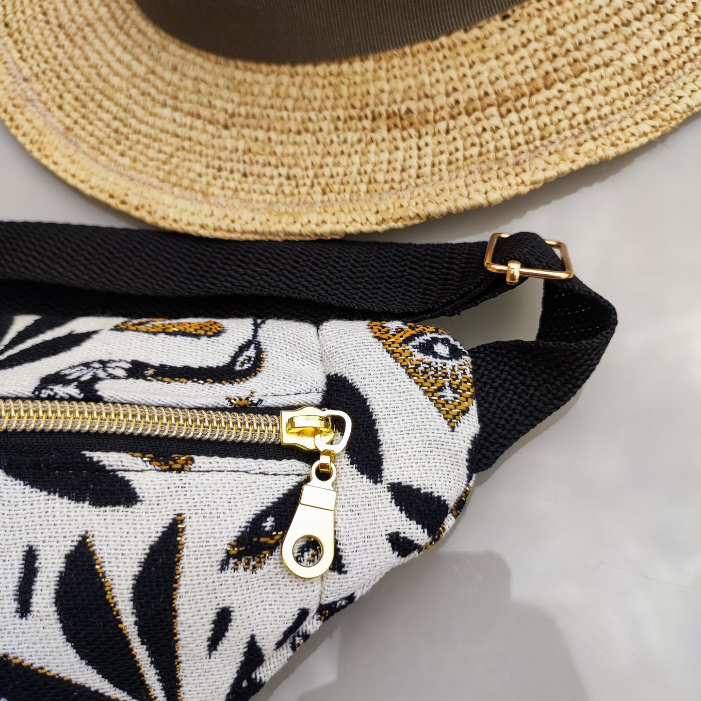 Sac Banane Mystic Noir et Or sangle Noire