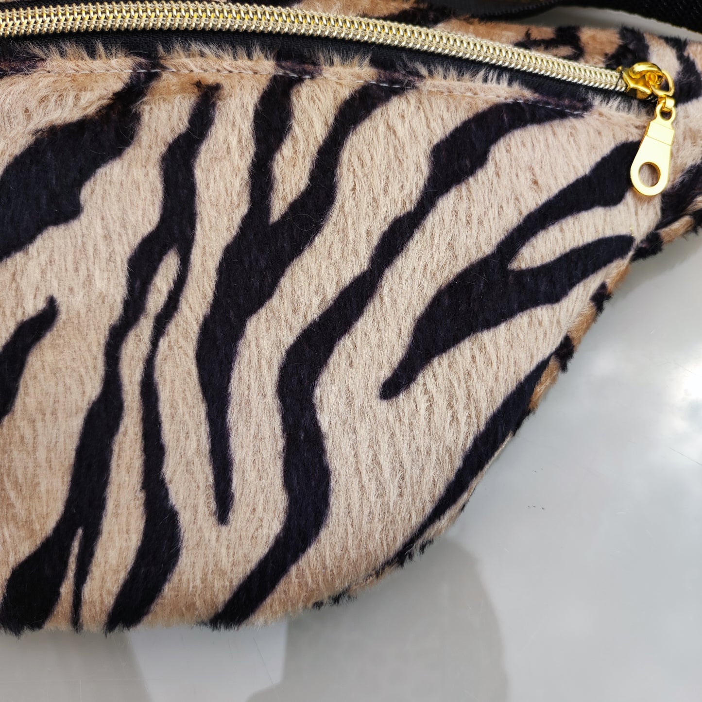 Sac banane M zèbre fausse fourrure