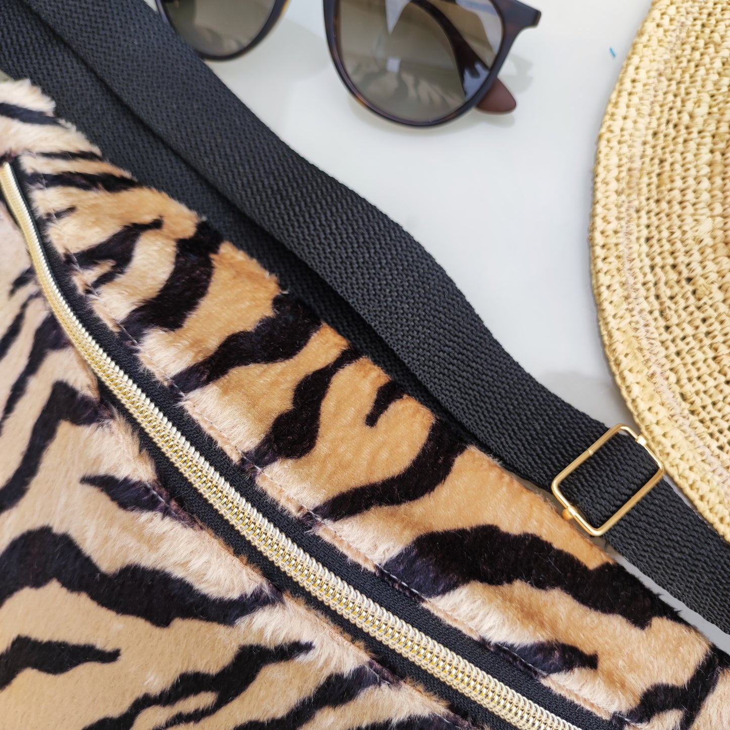Sac banane M zèbre fausse fourrure