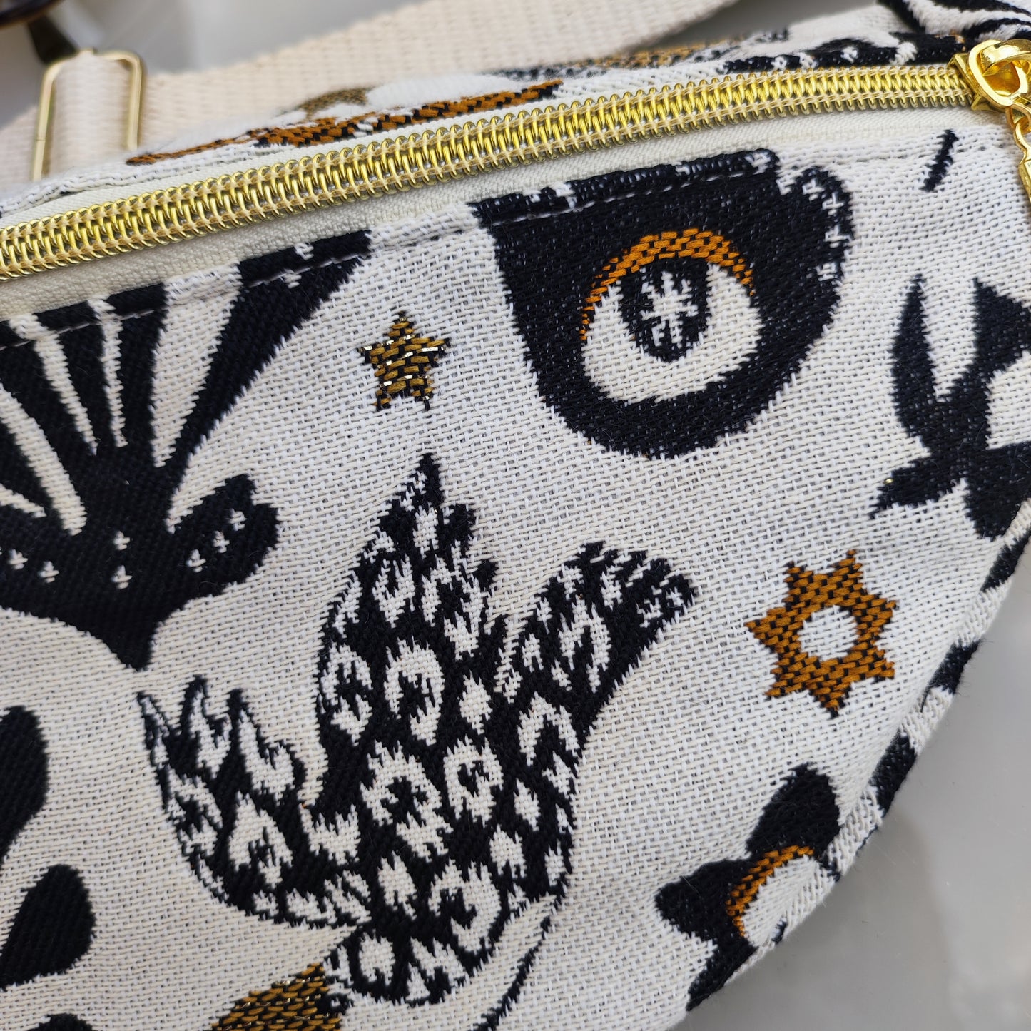 Sac Banane Mage Noir et Or sangle écru
