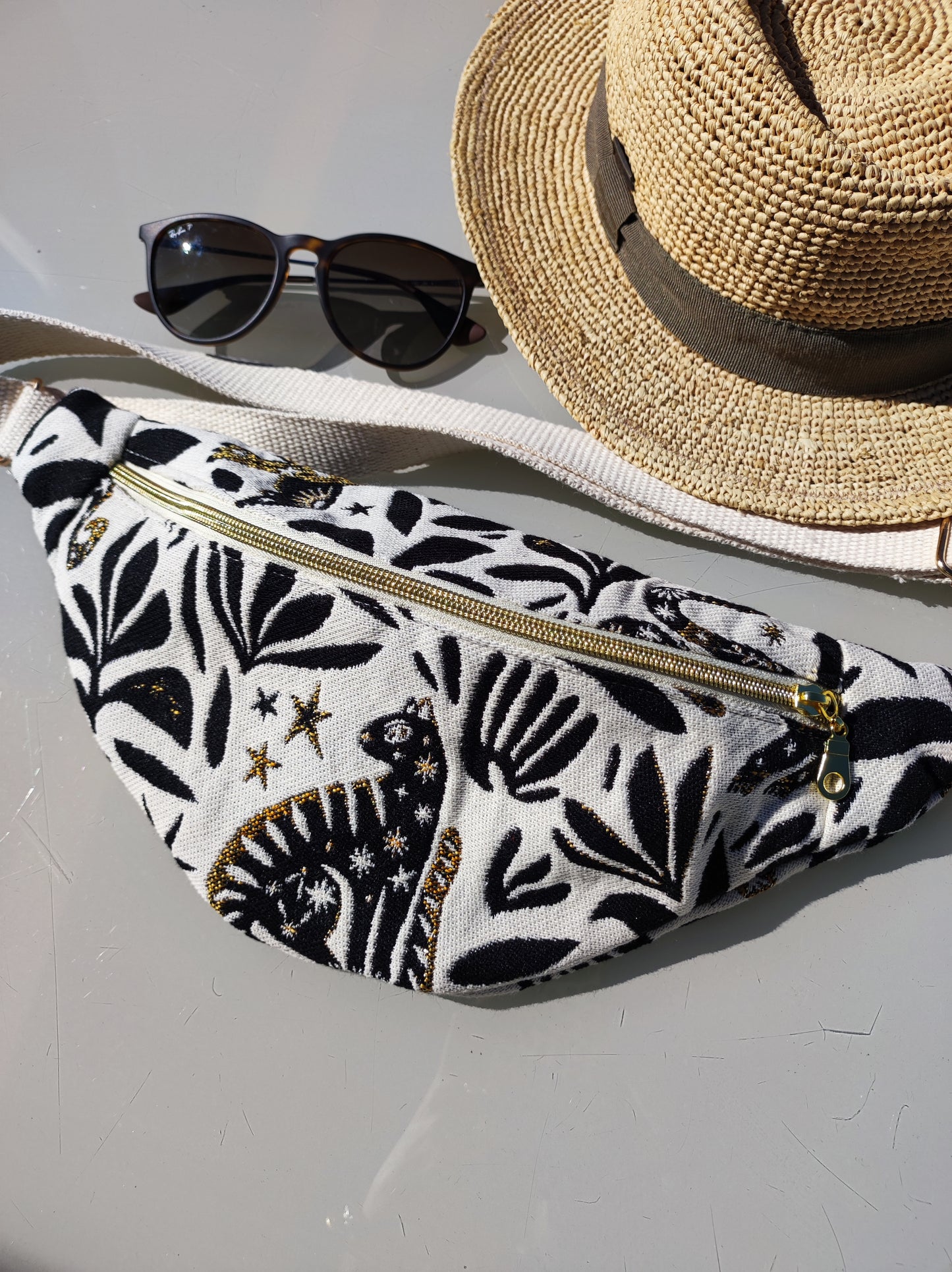 Sac Banane Mystic noir et or sangle écrue