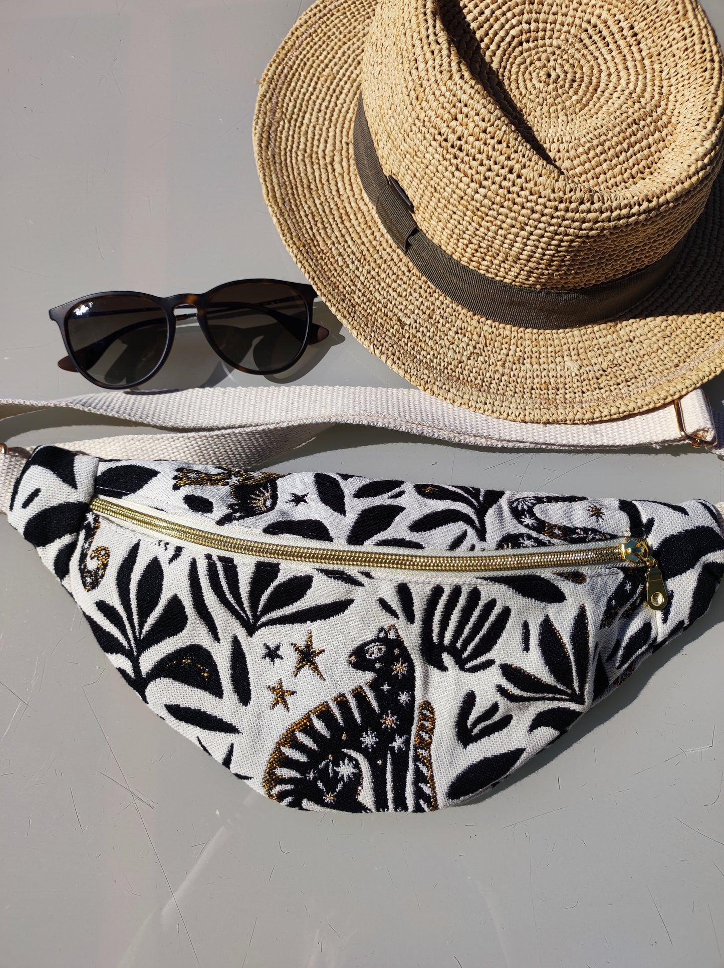 Sac Banane Mystic noir et or sangle écrue