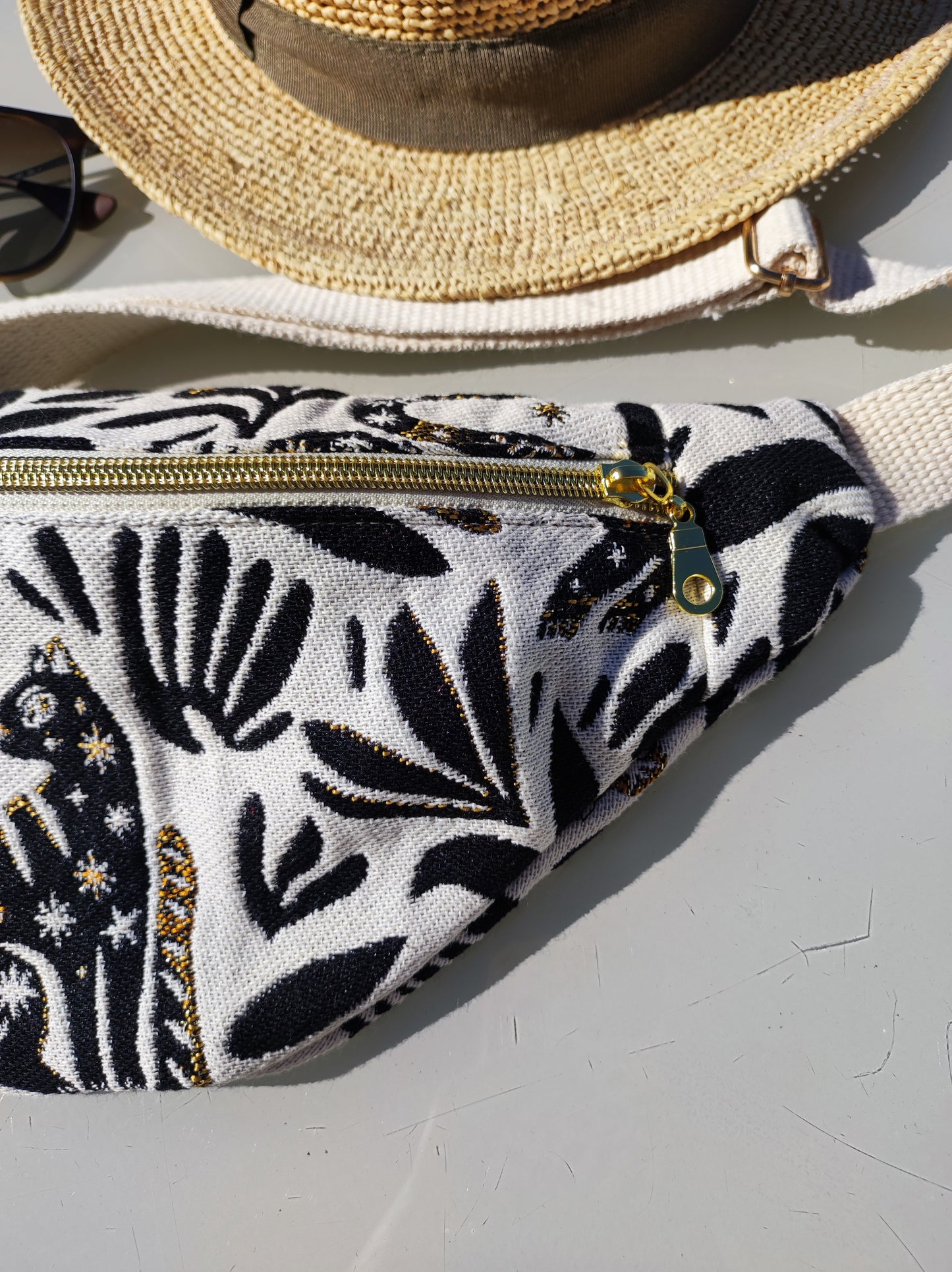 Sac Banane Mystic noir et or sangle écrue