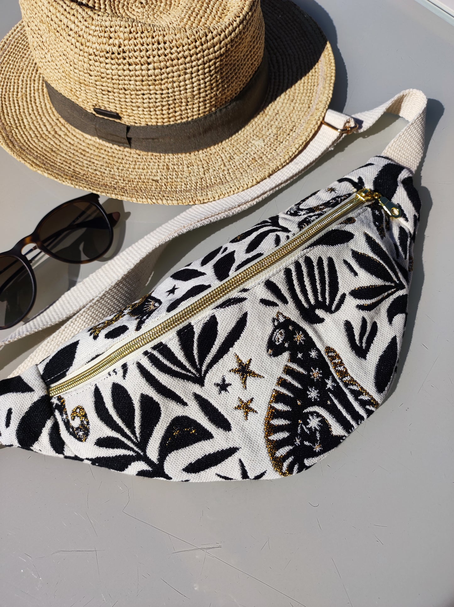 Sac Banane Mystic noir et or sangle écrue