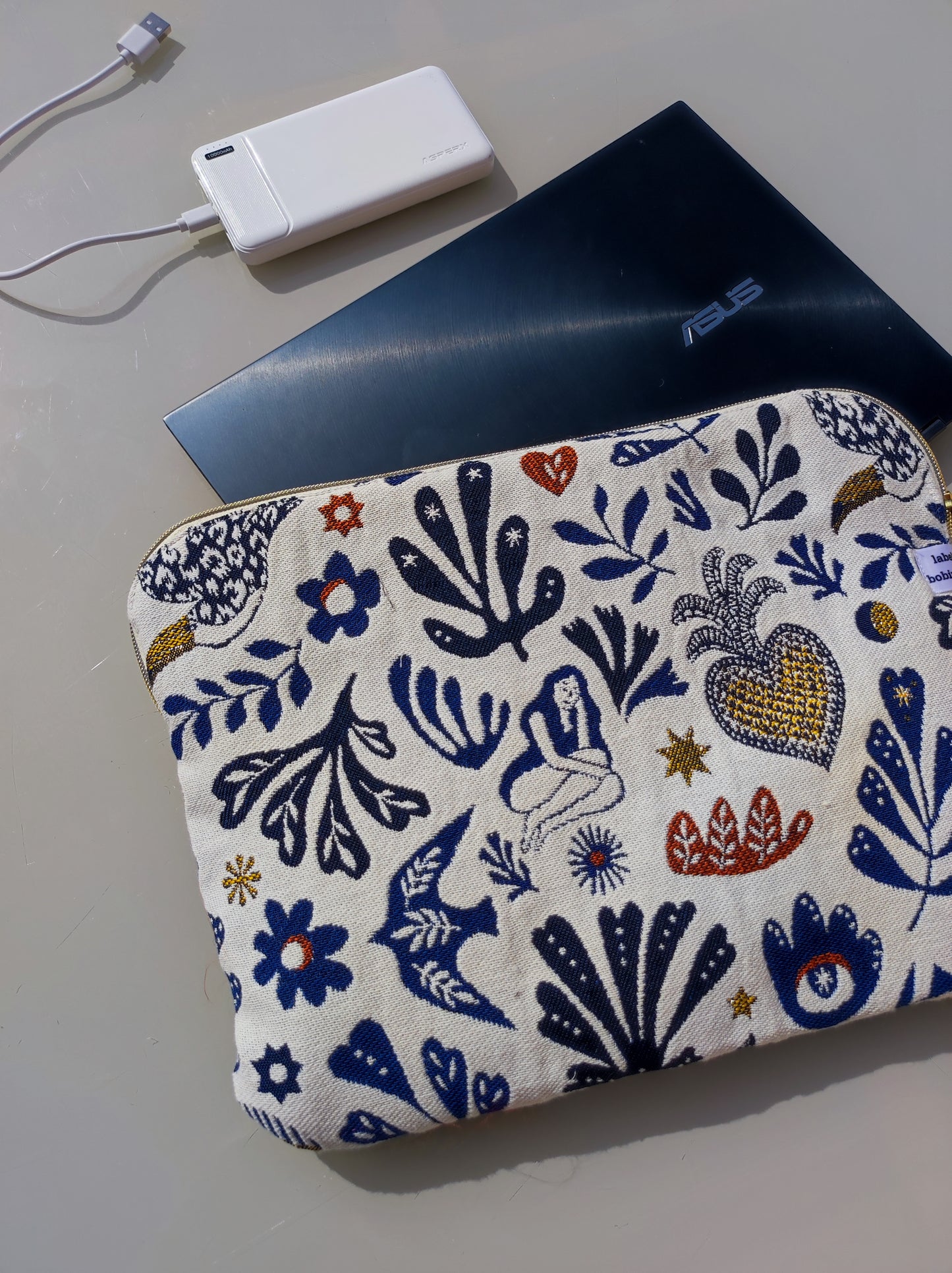 Housse Tablette /Ordinateur Mage bleu et or