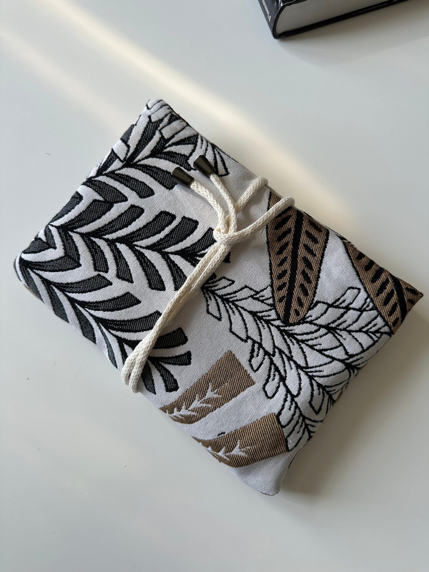 Pochette à livre jacquard Louxor