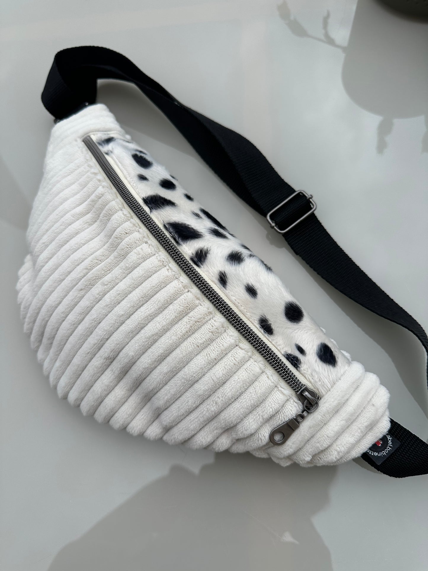 Sac banane gros velours blanc et fausse fourrure