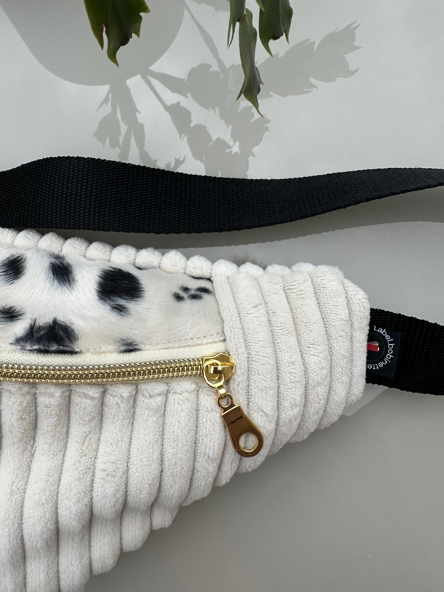 Sac banane gros velours blanc et fausse fourrure