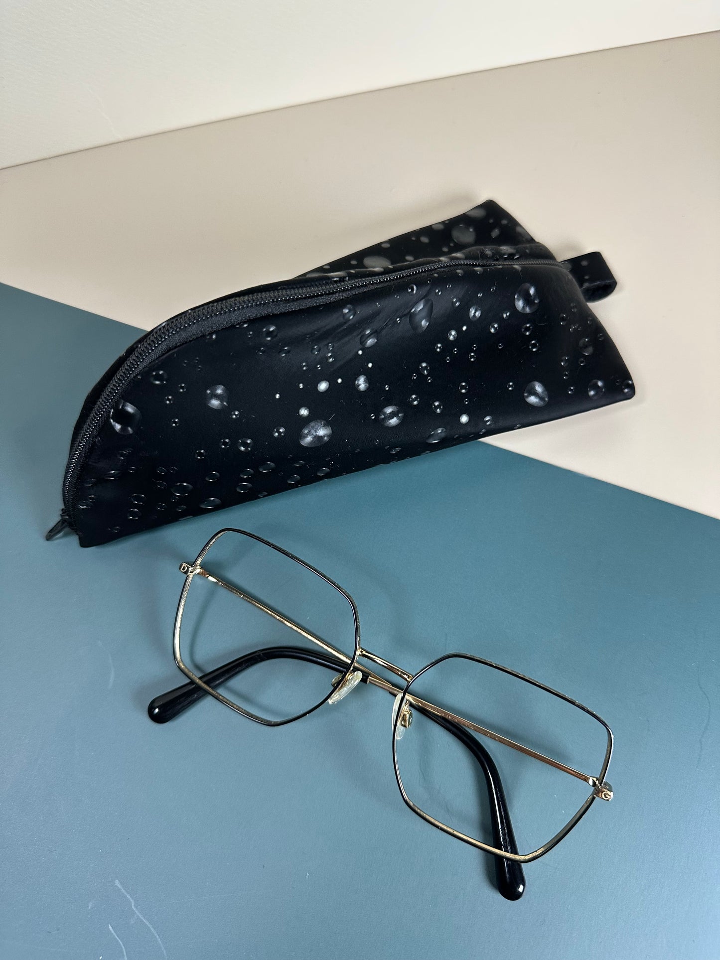 Trousse berlingot noire motifs bulles