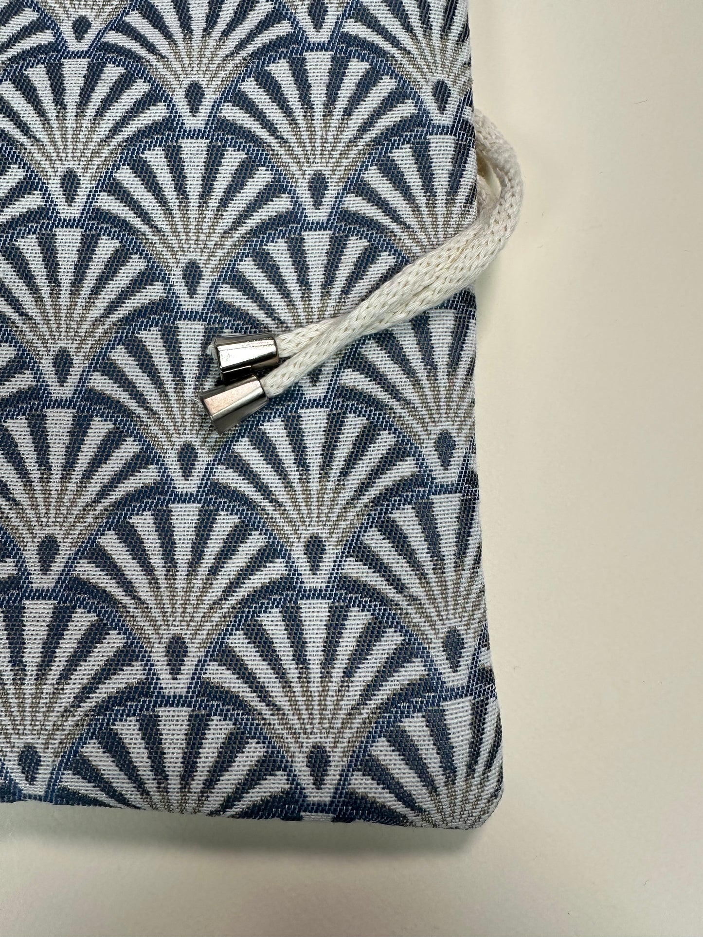 Pochette à livre jacquard Écailles