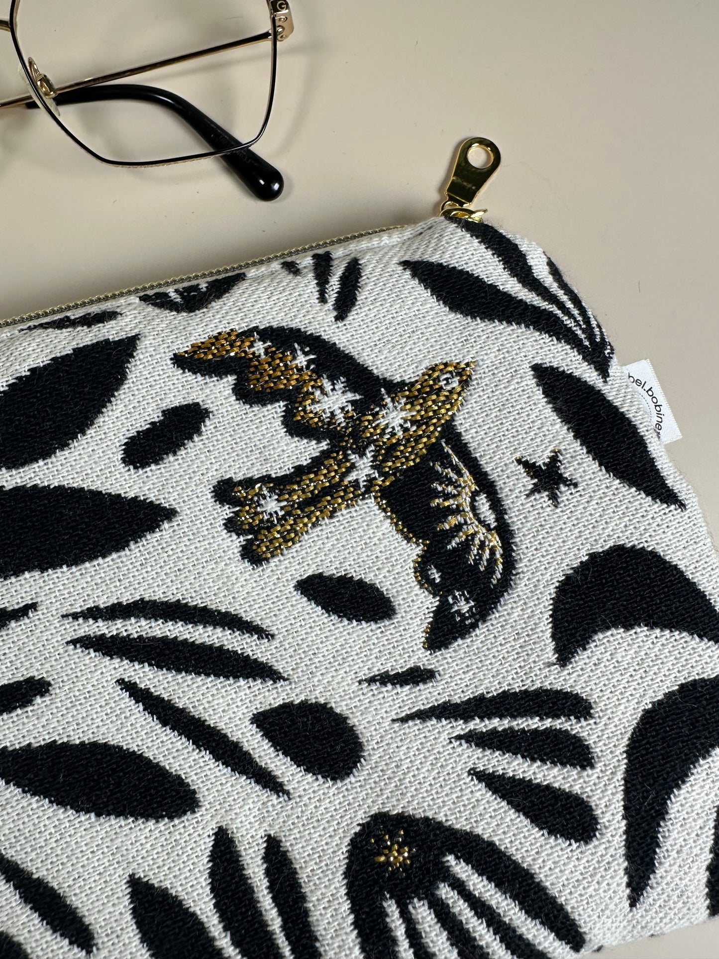 Pochette jacquard Mystic fond blanc motifs noirs et Or