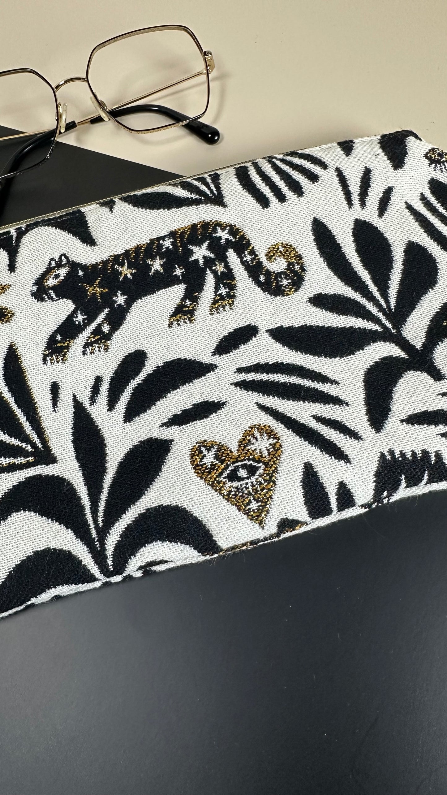 Pochette jacquard Mystic fond blanc motifs noirs et Or