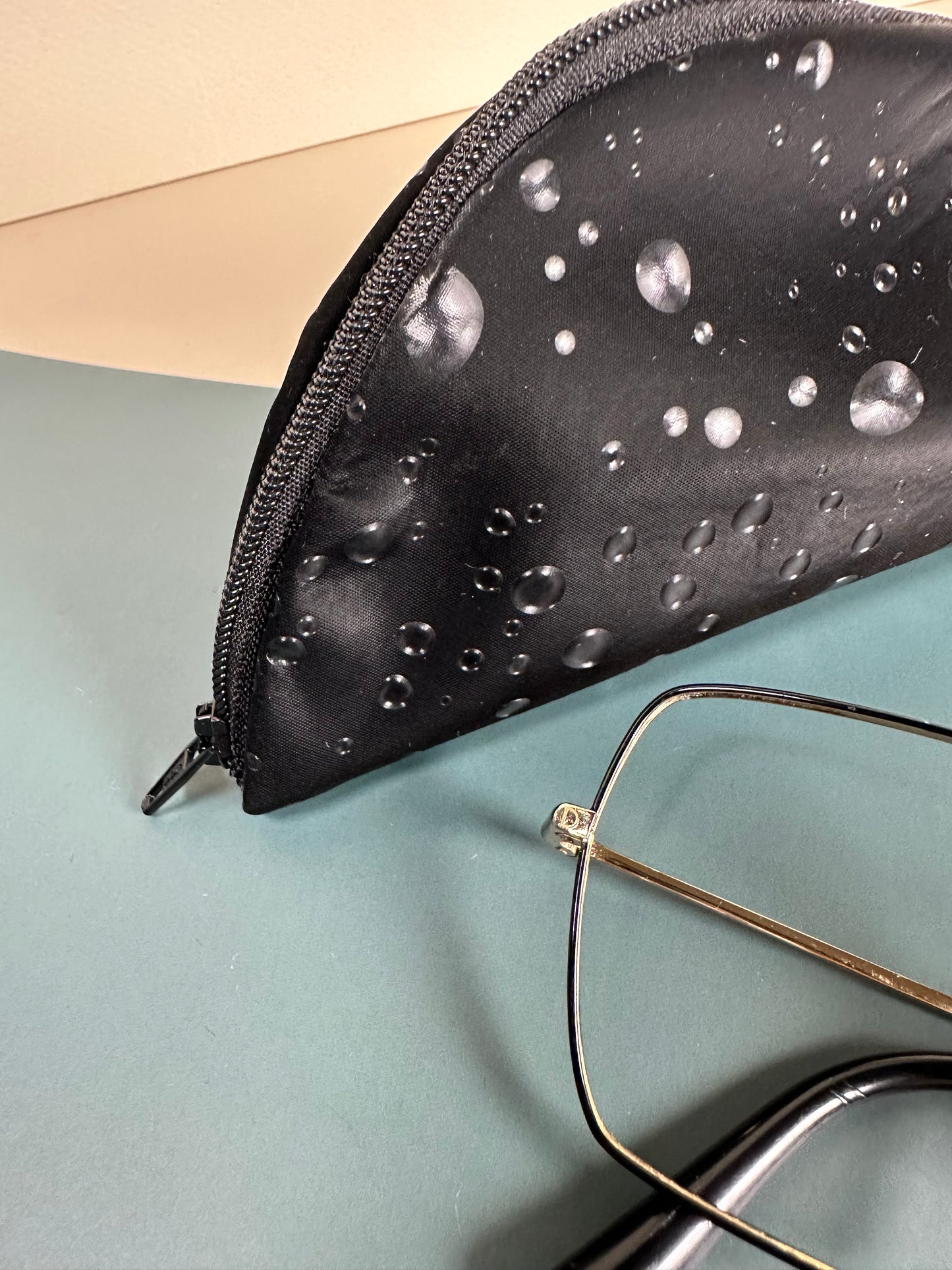 Trousse berlingot noire motifs bulles