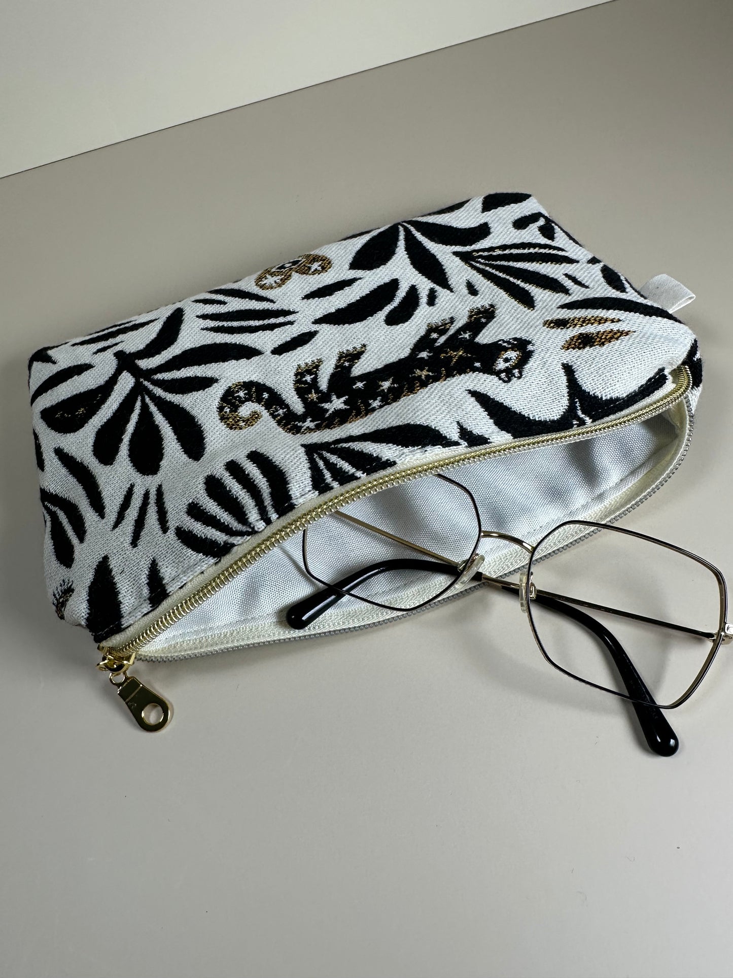 Pochette jacquard Mystic fond blanc motifs noirs et Or