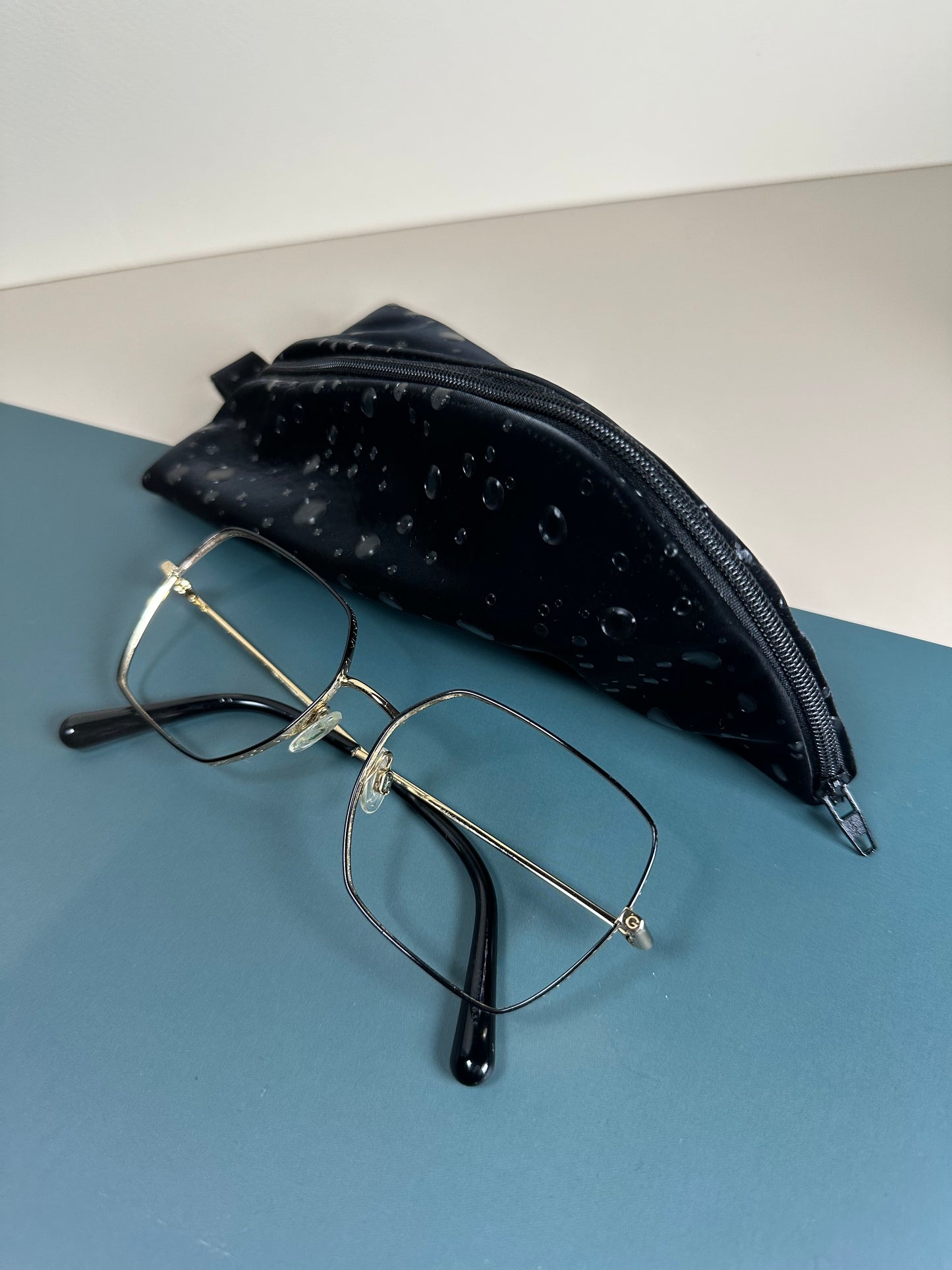 Trousse berlingot noire motifs bulles