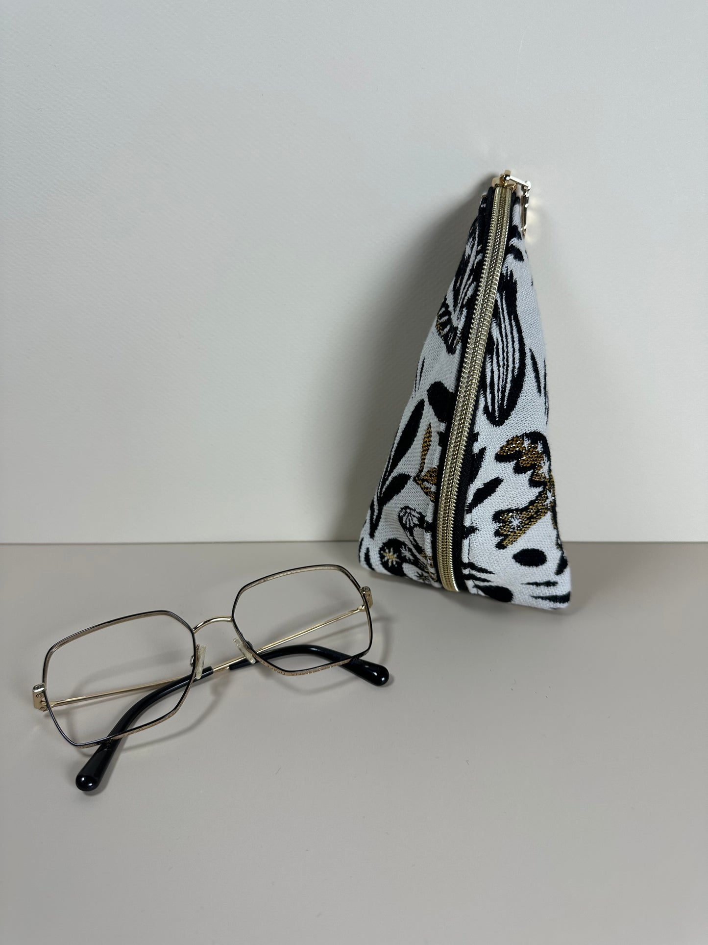 Trousse berlingot Mystic motifs noirs et or