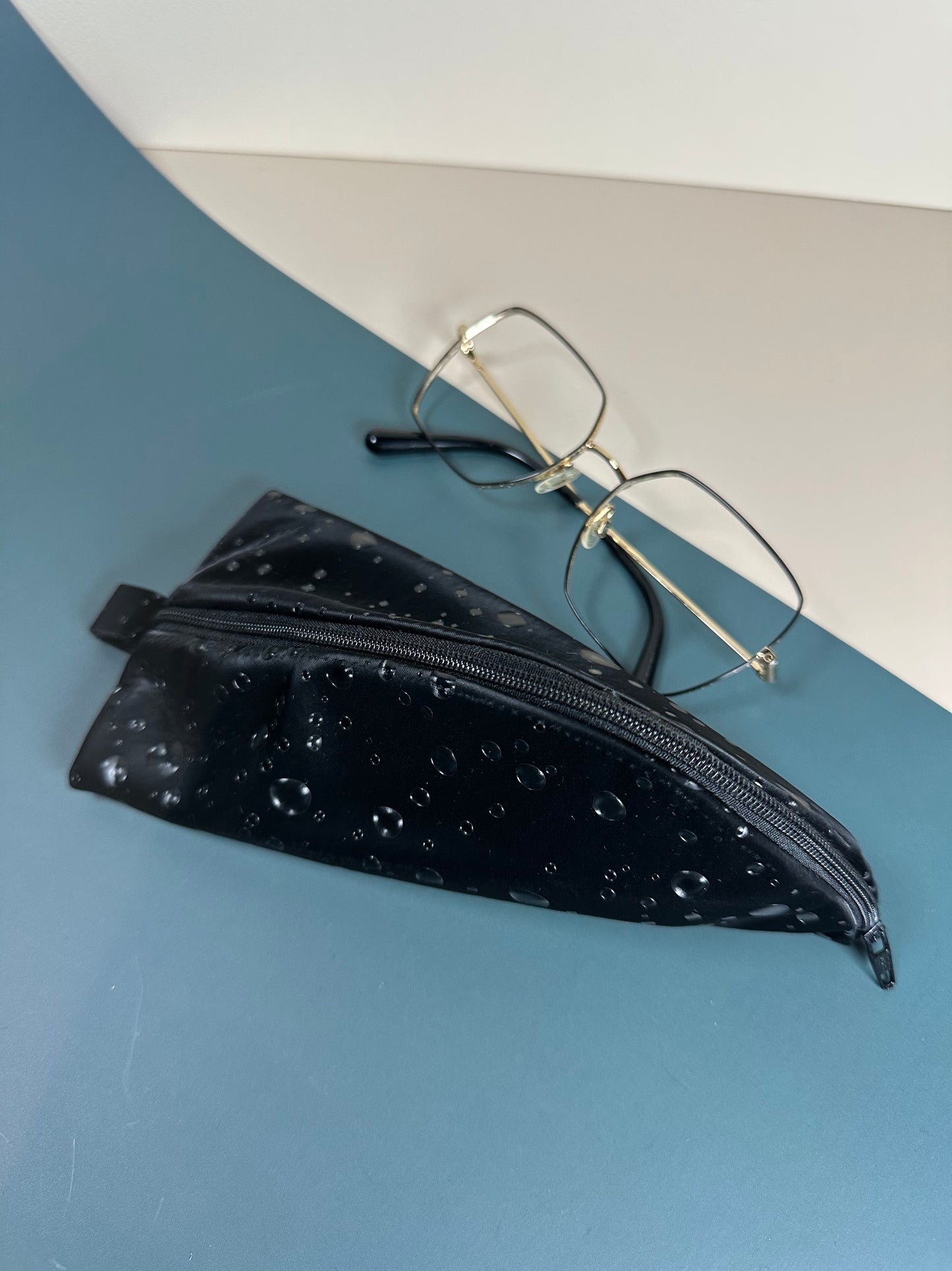 Trousse berlingot noire motifs bulles