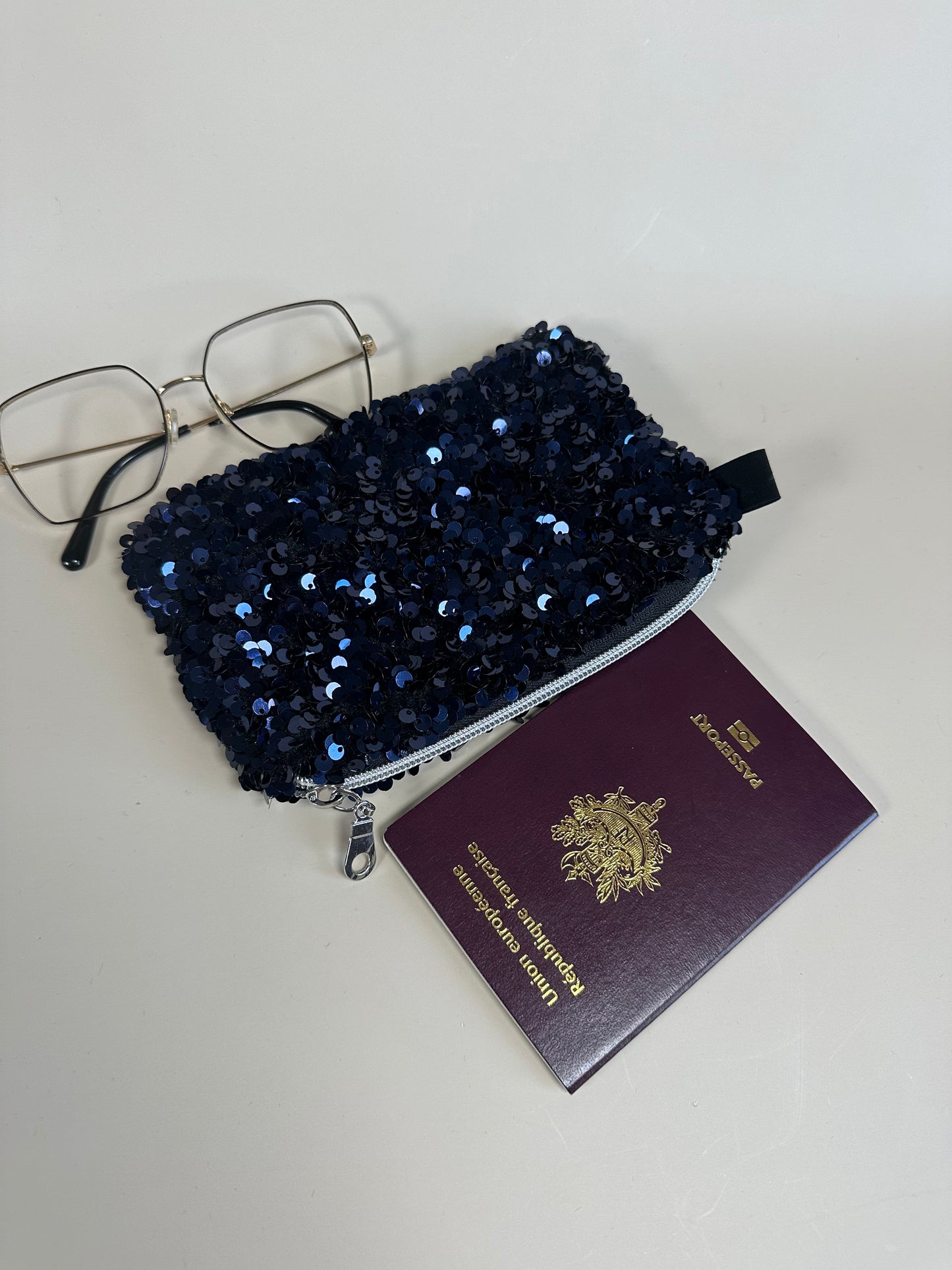 Porte carte sequins bleus
